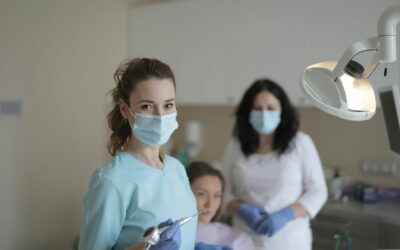 Różnice w wysokości wynagrodzeń za pracę asystentek i higienistek stomatologicznych w zależności od miejsca pracy